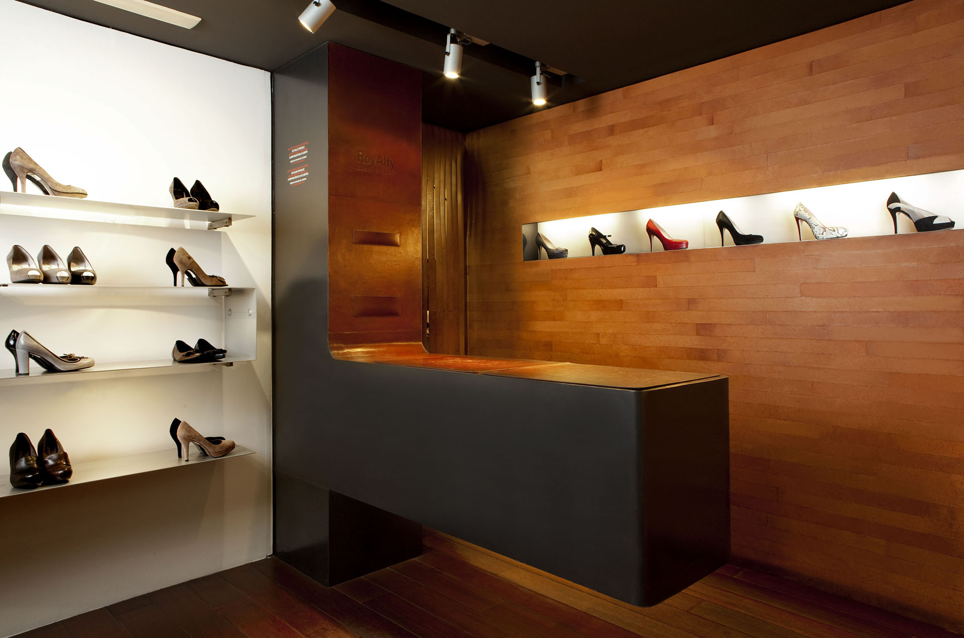 Joan Sèculi Photography - Royalty Shoe Shop Barcelona